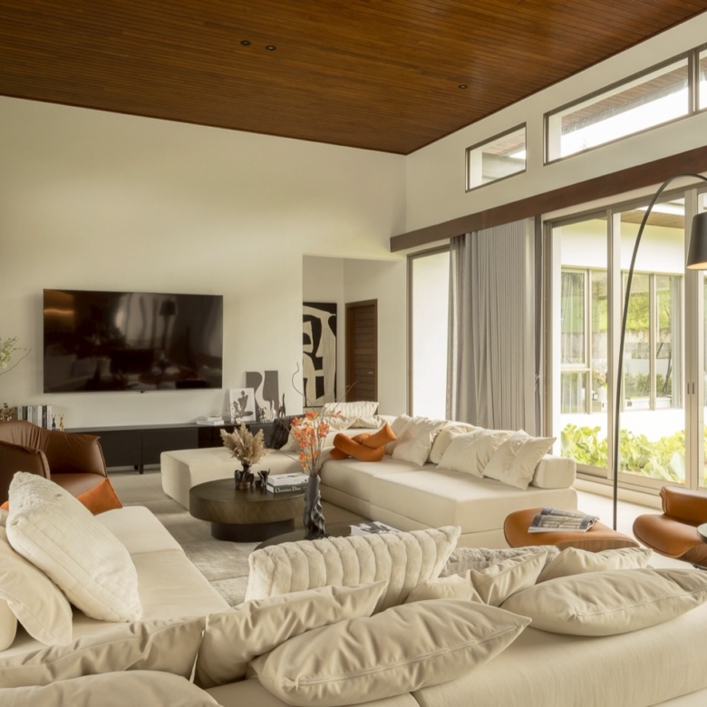 Exclusive Golfside Luxury Pool Villas in Kathu