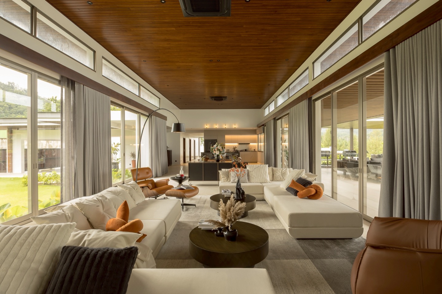 Exclusive Golfside Luxury Pool Villas in Kathu