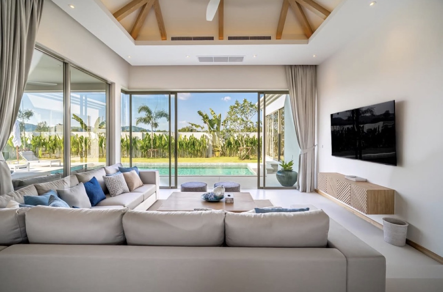 Screenshot Luxury 4-Bedroom Pool Villa for Sale in Cherngtalay