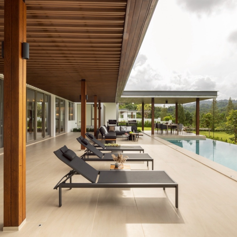 Exclusive Golfside Luxury Pool Villas in Kathu