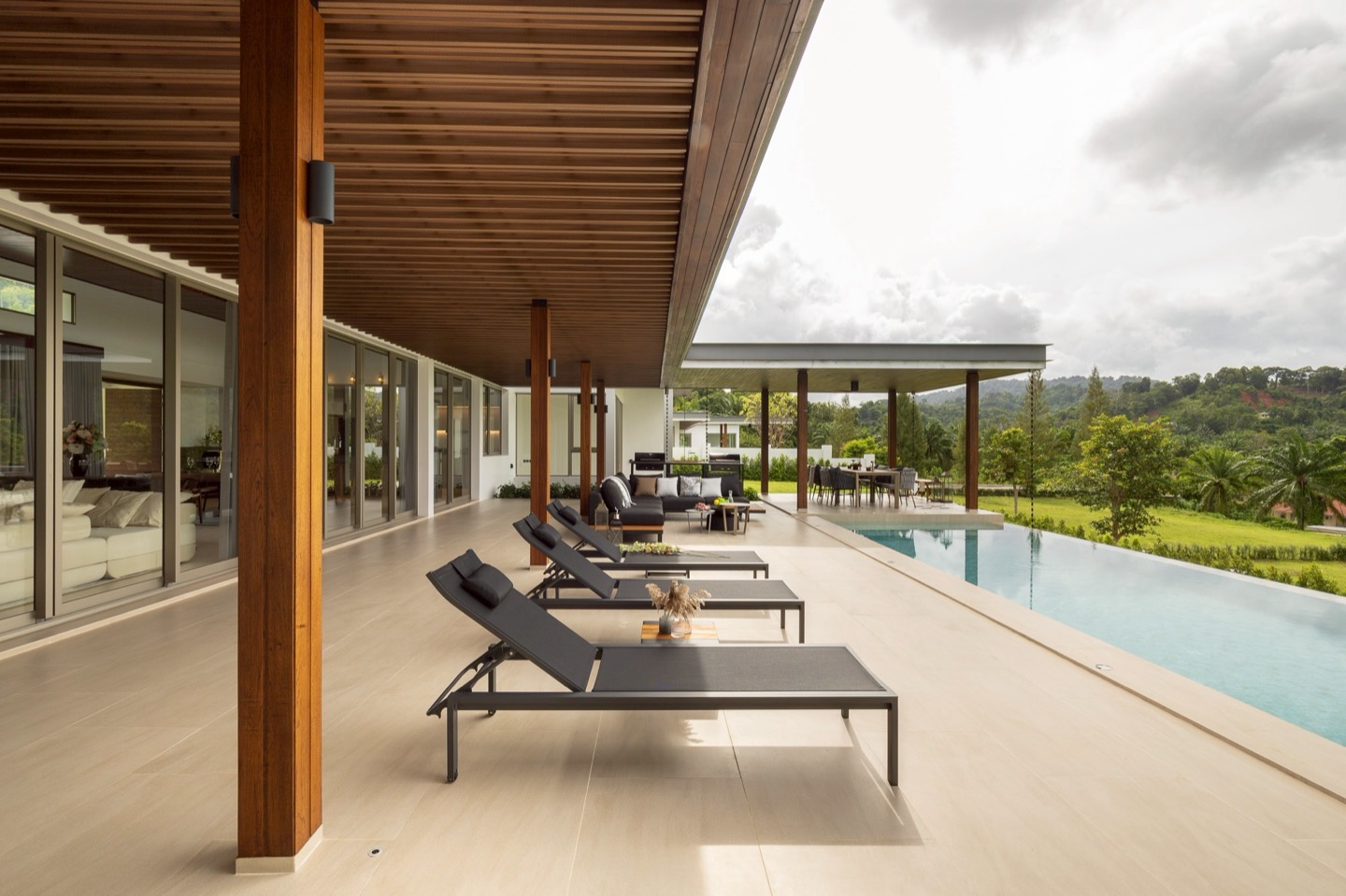 Exclusive Golfside Luxury Pool Villas in Kathu