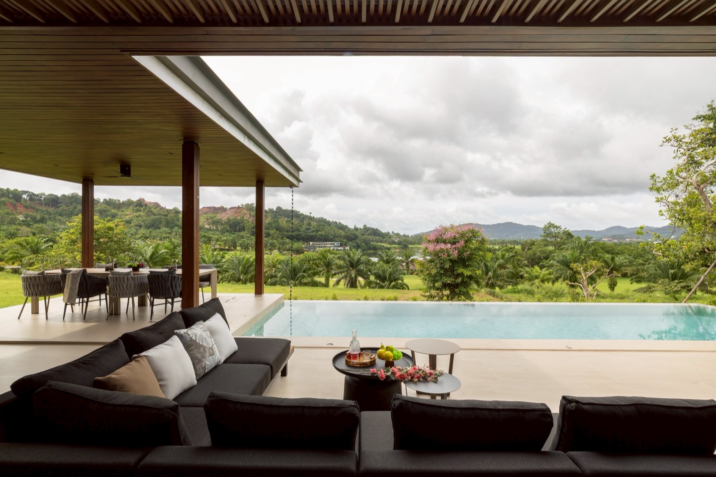Exclusive Golfside Luxury Pool Villas in Kathu