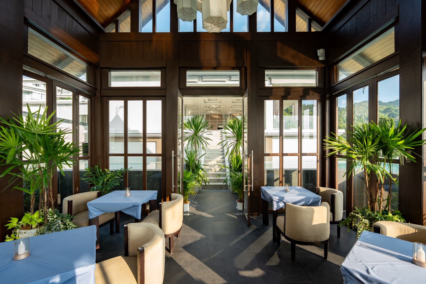 Bar_ 2 Modern Coastal Residences in Patong