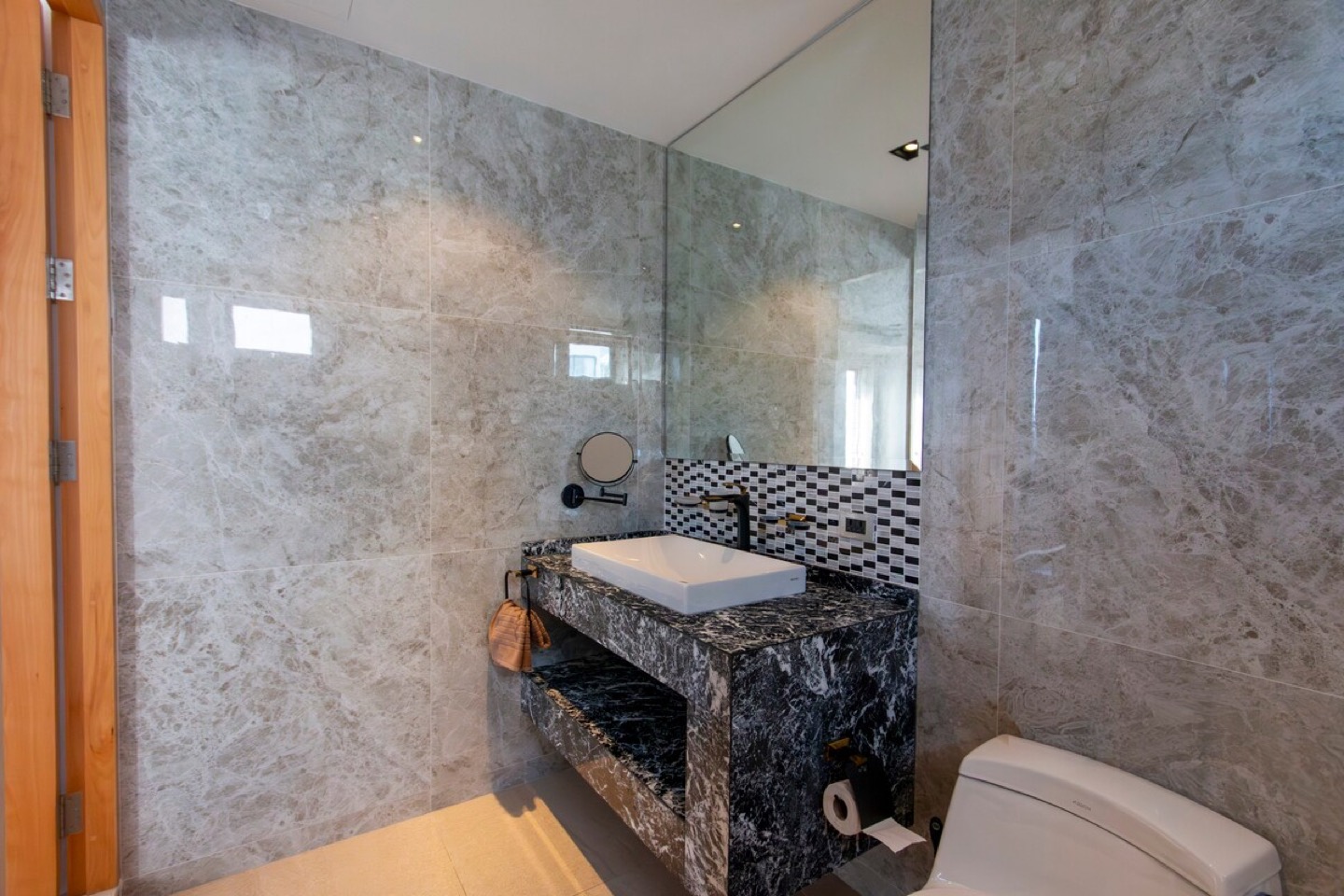  Elevate Your Lifestyle & Investment in Chaweng Noi