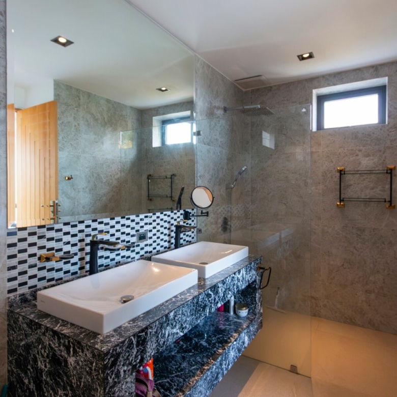  Elevate Your Lifestyle & Investment in Chaweng Noi