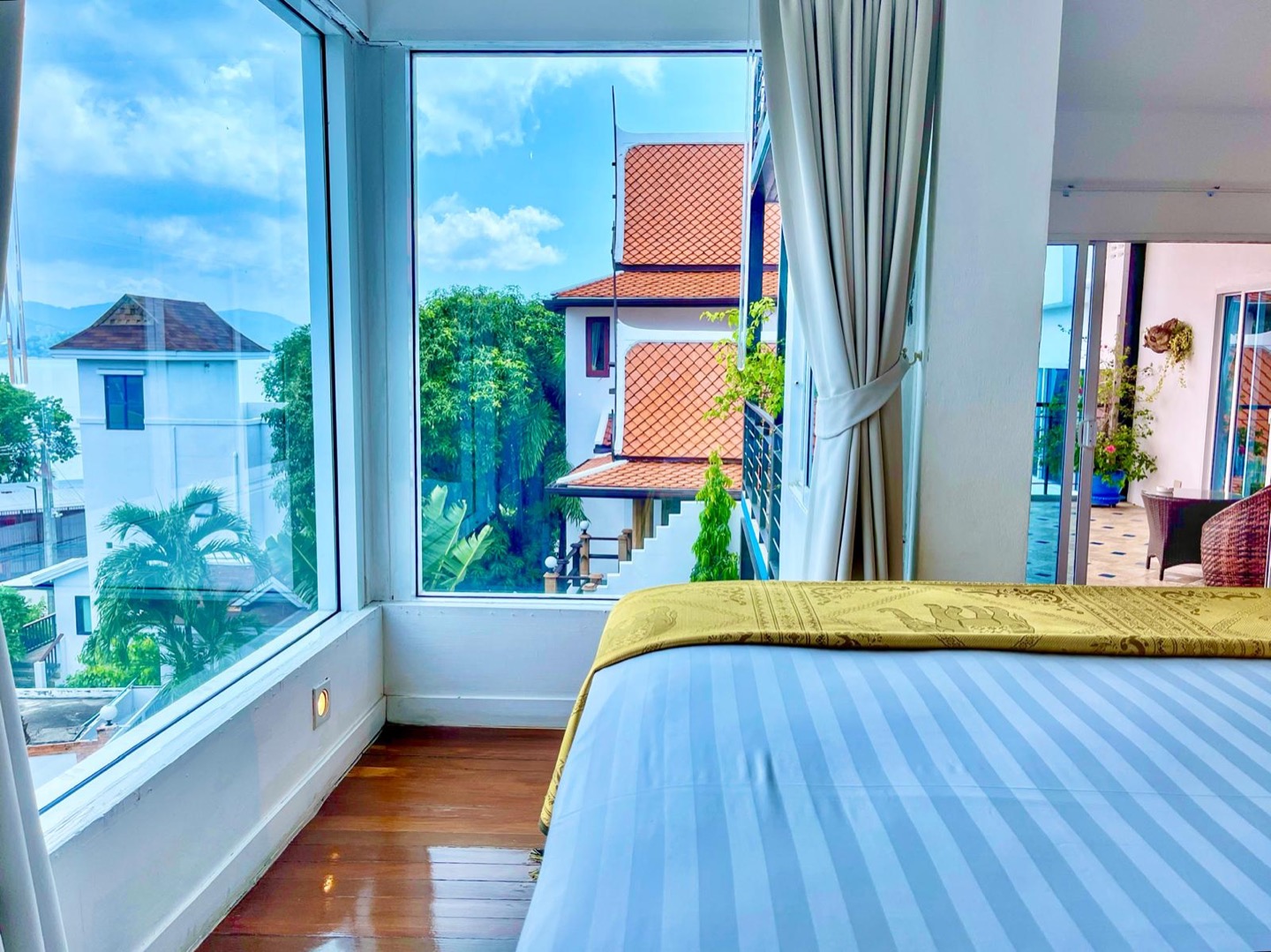 Vintage Hillside Villa Overlooking Bangrak Bay