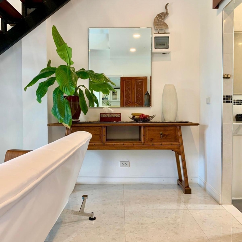 Vintage Hillside Villa Overlooking Bangrak Bay