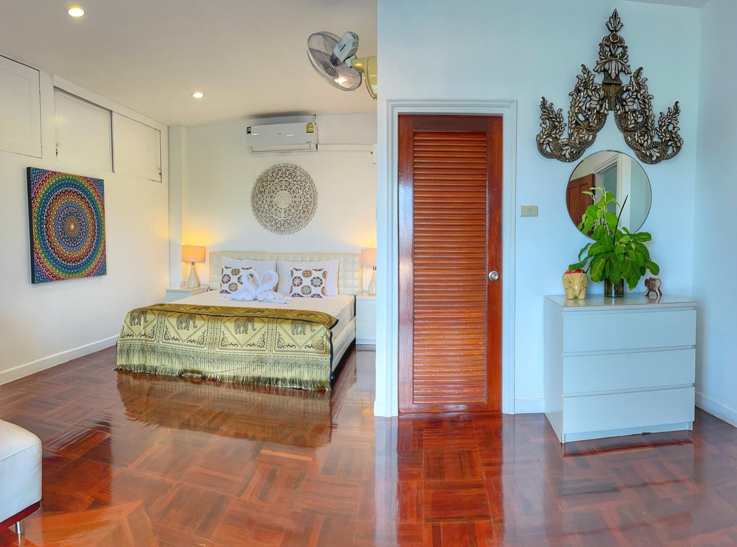 Vintage Hillside Villa Overlooking Bangrak Bay