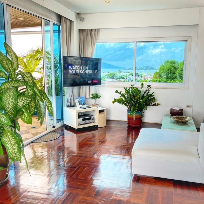 Vintage Hillside Villa Overlooking Bangrak Bay